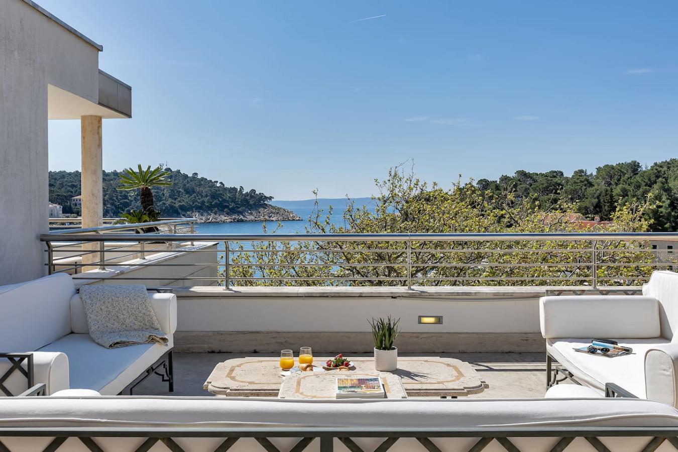 Penthouse Residence - view 3